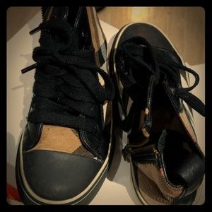 100% Authentic Burberry Classic